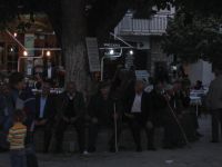 Όνομα αρχείου=13-08-06_Gerontes_sto_xani.jpg
Μέγεθος αρχείου=42KB
Διαστάσεις=604x453
Ημερομηνία προσθήκης=%126 %03, %2009 13-08-06_Gerontes_sto_xani.jpg