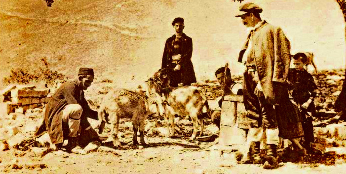  Κεφαλόβρυσο, αρμέγοντας κατσίκες, photo Margaret Hasluck