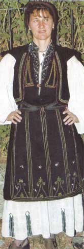 Βλάχα της Παλαιομάνινας με την παραδοσιακή της φορεσιά