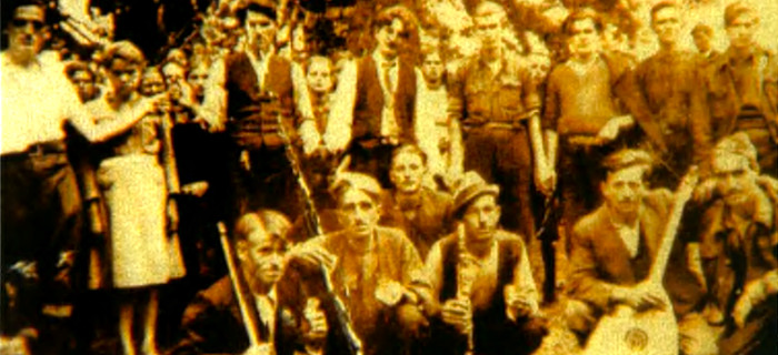 Δημοσθένης Βλαχαγγέλης, 1914-1999, λαούτο (Φωτ. Από ημερολόγιο Μουσικού Σχολείου Τρικάλων έτους 2002)
