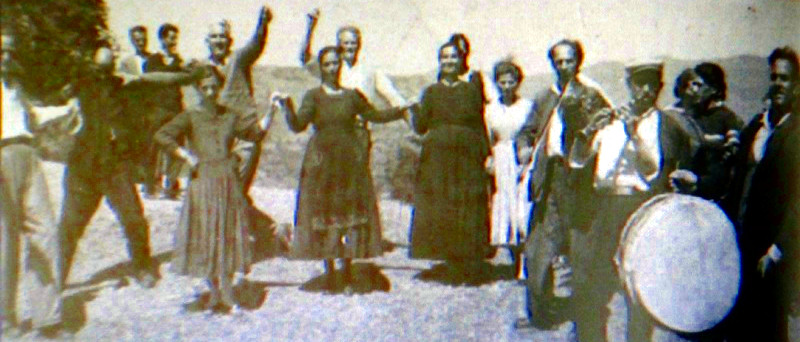 Μαλακάσι 1959, Γενικός Χορός στο πανηγύρι των Αγίων Αποστόλων. Συλλογή Βλαχοπανοράμιο Στ. Λαΐτσου