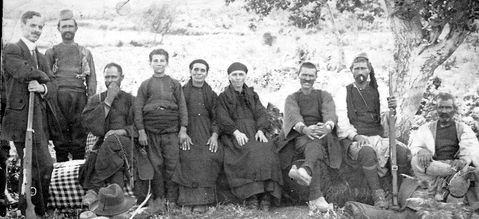 Στάση στο δρόμο για το Ξηρολίβαδο, στα 1912. (Α. Τσιάρας)