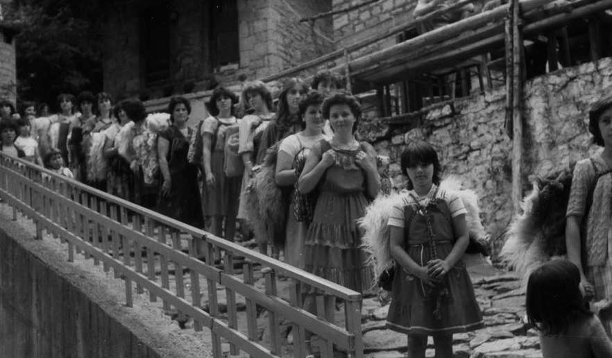 Μεταφορά προίκας με πατινάδα - Τζούρτζια δεκαετία 1980