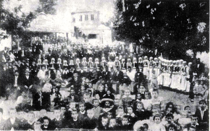 Βησσανιώτικος χορός στην "Παναγιά" της 15ης Αυγούστου 1906.