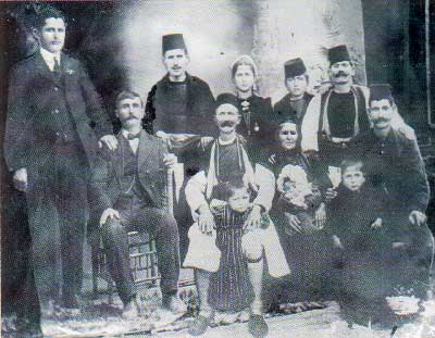 Φωτογραφία οικογένειας Γραμμoυστιανών, Άργος Oρεστικό, αρχές του 20υ αιώνα