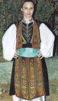 Βλάχα της Παλαιομάνινας με την νυφική παραδοσιακή φορεσιά.