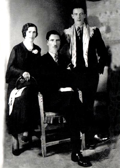 Ο Γεώργιος Κεχαγιάς με τη σύζυγό του Αικατερίνη και τον Ιωάννη Κεχαγιά