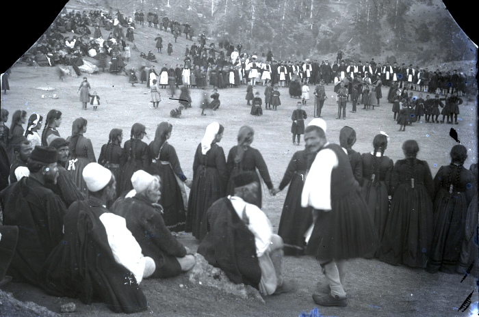 1905. Πανηγύρι στο Περιβόλι Γρεβενών. Φωτογραφία των Μανάκια