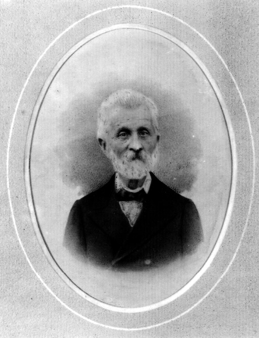 4. Φωτογραφία του Αθανάσιου Δουρούτη (1816-1901), 23X18 εκ. (Αρχείο Χρήστου Ζιούλα).