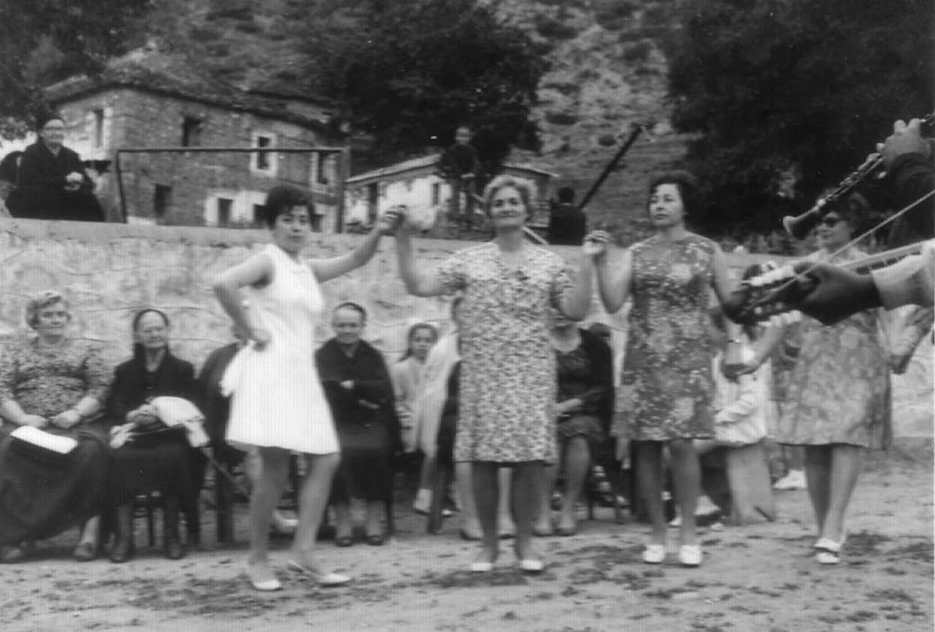 Κοινοτικός χορός μικτός τριπλός - Καλλιρρόη δεκαετία 1960